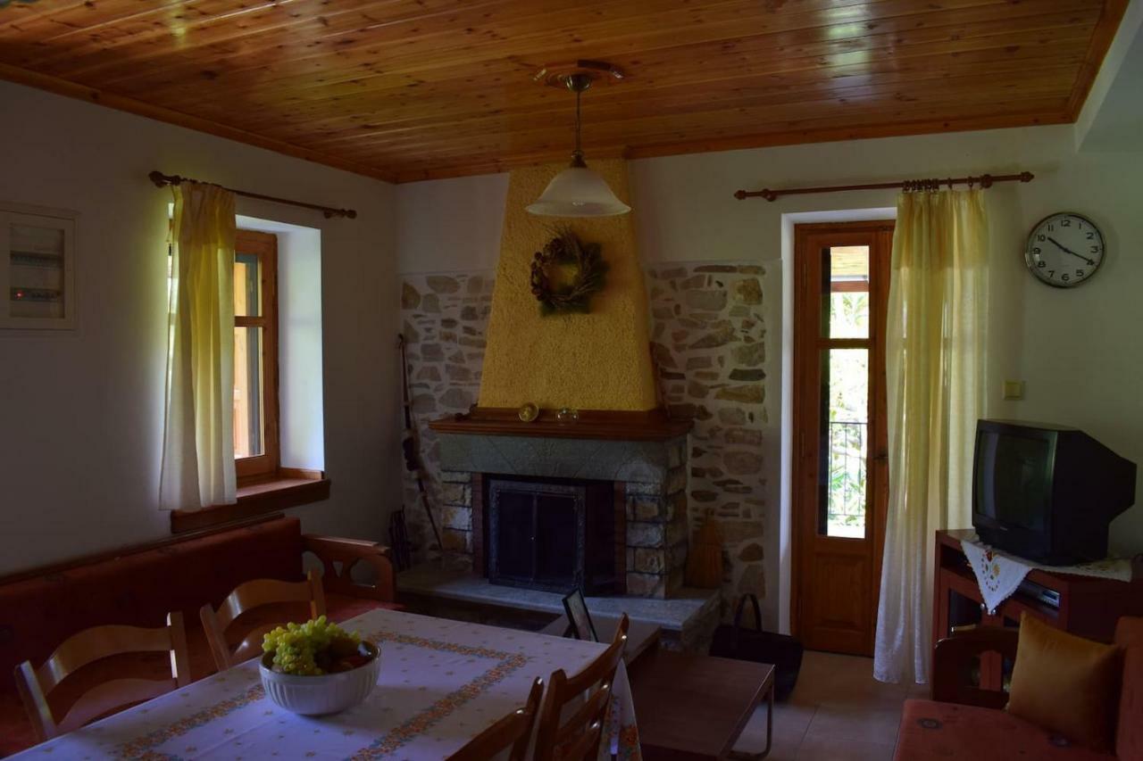 Holiday Home Dionysis Chorefton Bagian luar foto