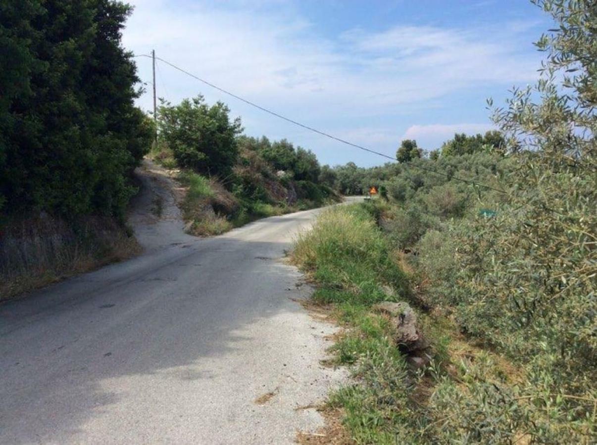 Holiday Home Dionysis Chorefton Bagian luar foto