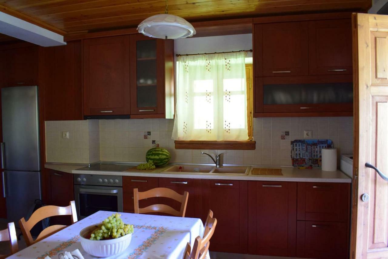 Holiday Home Dionysis Chorefton Bagian luar foto