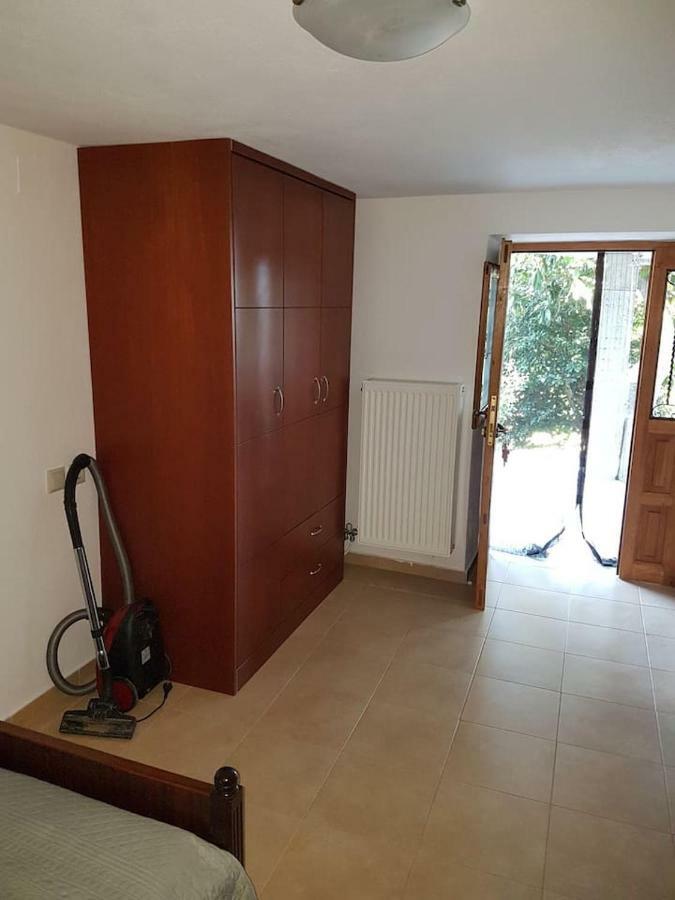 Holiday Home Dionysis Chorefton Bagian luar foto