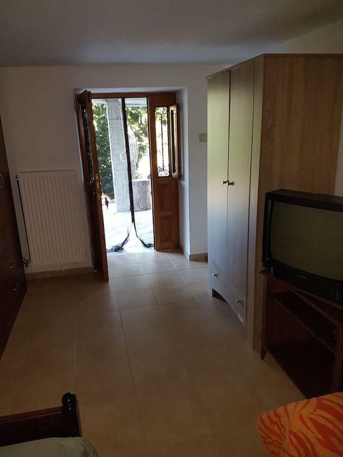 Holiday Home Dionysis Chorefton Bagian luar foto