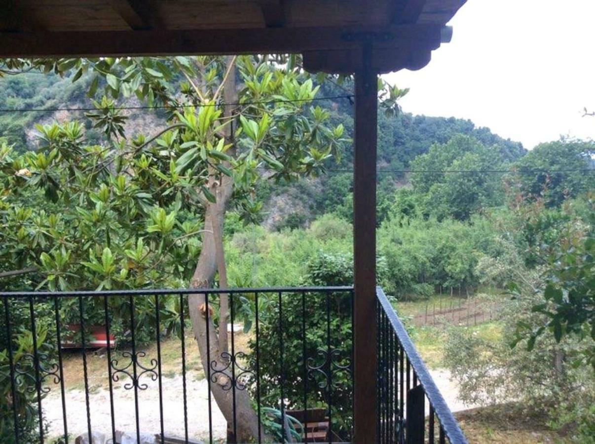 Holiday Home Dionysis Chorefton Bagian luar foto