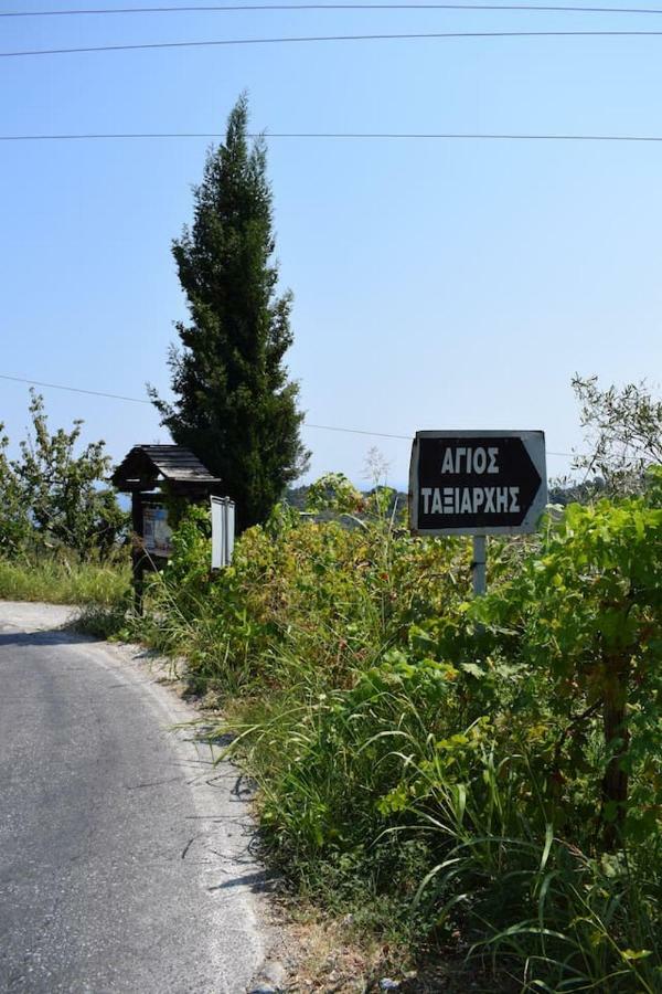 Holiday Home Dionysis Chorefton Bagian luar foto